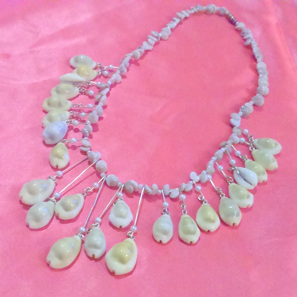 Vintage Bib Style Tropical Shell Necklace